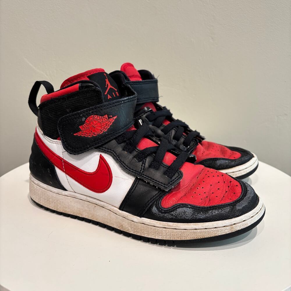 Air Jordan 1 High FlyEase ‘Bred Toe’ Boys Sneakers Red Black White - Size: 5